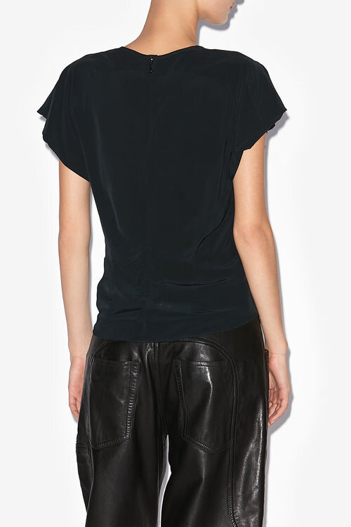 Tullya Plain-Colored Pleated Top Tullya Plain-Colored Pleated Top